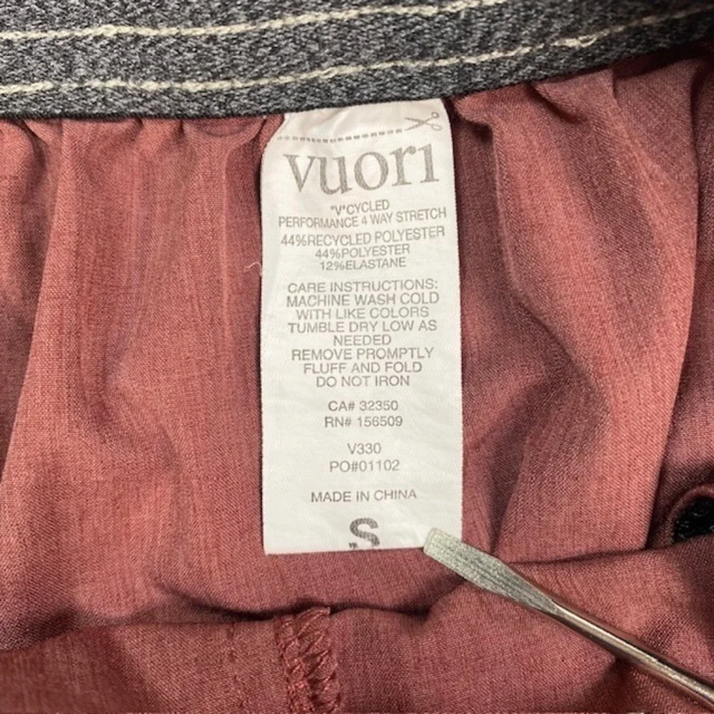 Vuori V330 Cruise Boardshorts Mens Small Mahogany Red 4-Way Stretch Swim‎ Shorts